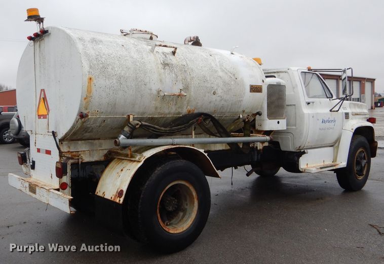 image for item DF3025 1975 Chevrolet C65 water truck