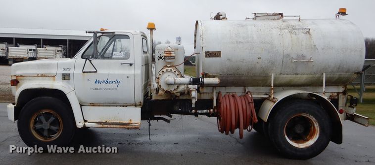 image for item DF3025 1975 Chevrolet C65 water truck