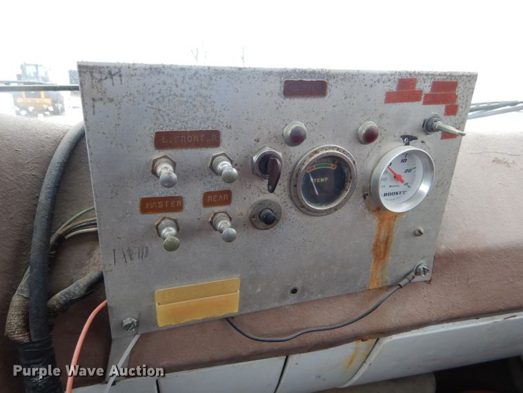 image for item DF3025 1975 Chevrolet C65 water truck