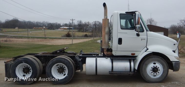 image for item DF3032 2005 International 8600 semi truck