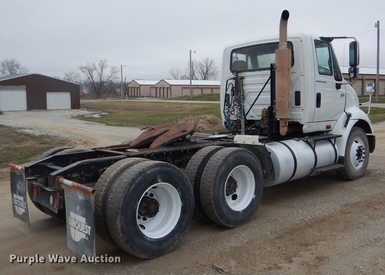 image for item DF3032 2005 International 8600 semi truck