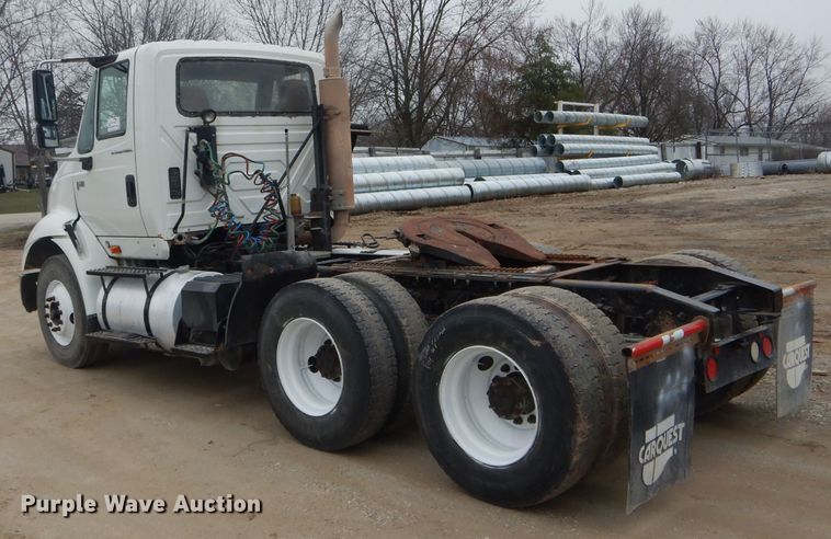 image for item DF3032 2005 International 8600 semi truck