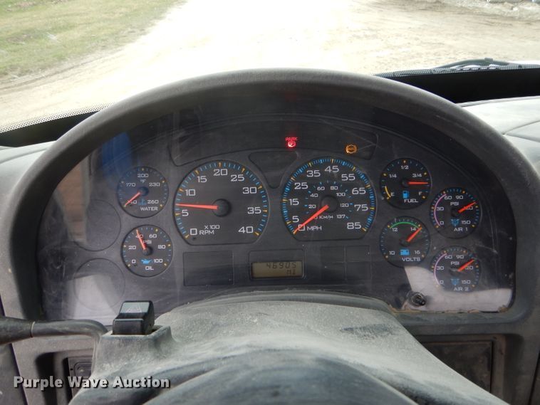 image for item DF3032 2005 International 8600 semi truck