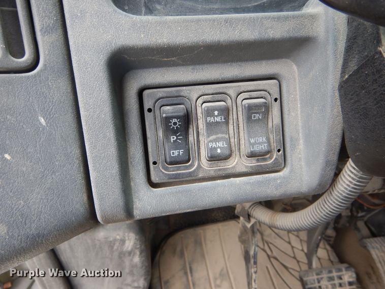 image for item DF3032 2005 International 8600 semi truck