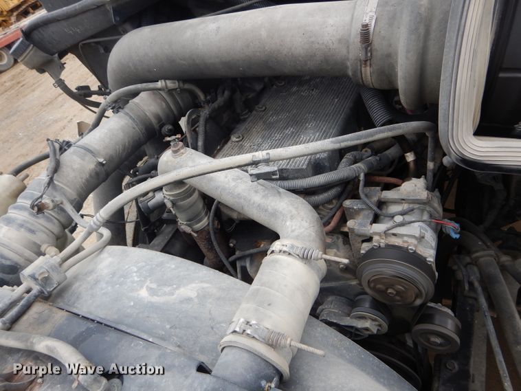 image for item DF3032 2005 International 8600 semi truck