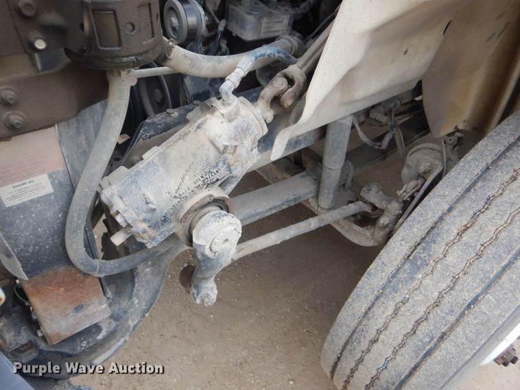 image for item DF3032 2005 International 8600 semi truck