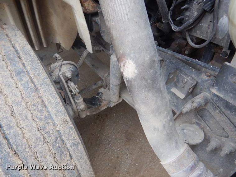 image for item DF3032 2005 International 8600 semi truck