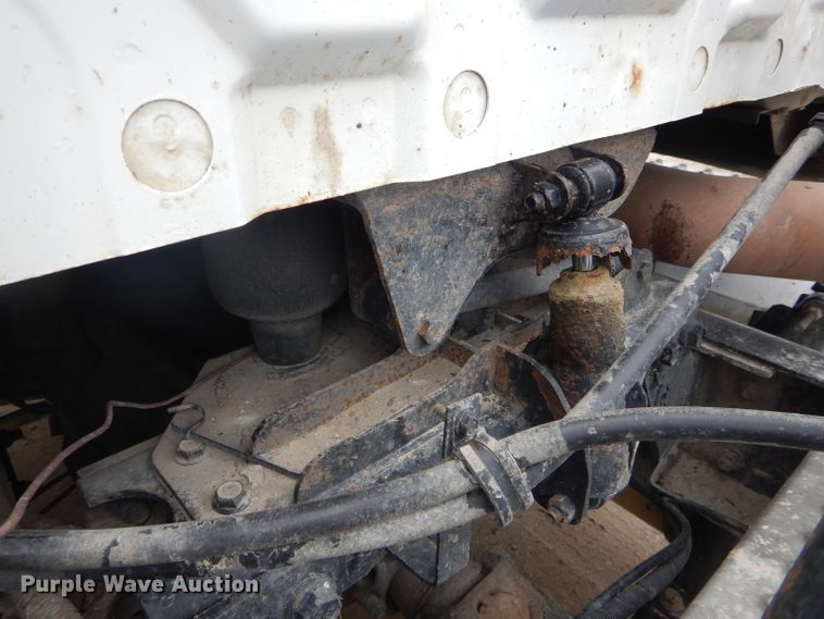 image for item DF3032 2005 International 8600 semi truck