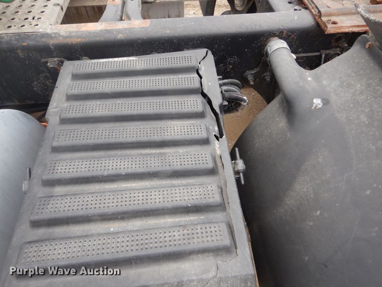 image for item DF3032 2005 International 8600 semi truck