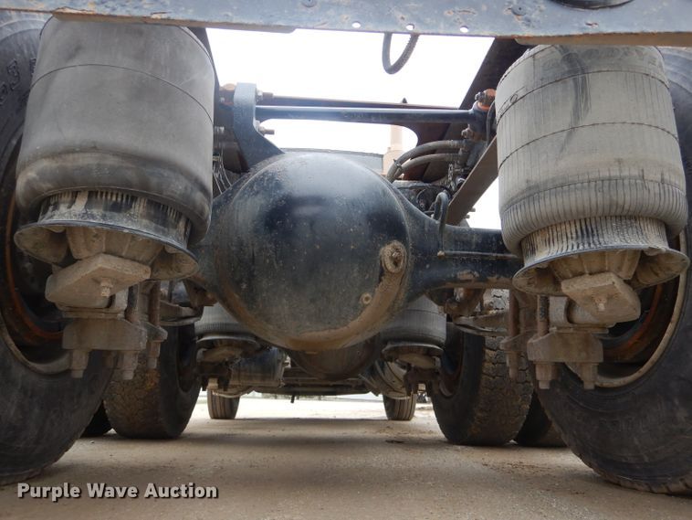 image for item DF3032 2005 International 8600 semi truck