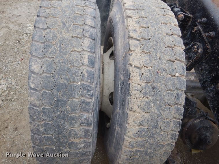 image for item DF3032 2005 International 8600 semi truck