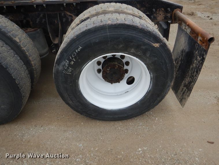 image for item DF3032 2005 International 8600 semi truck