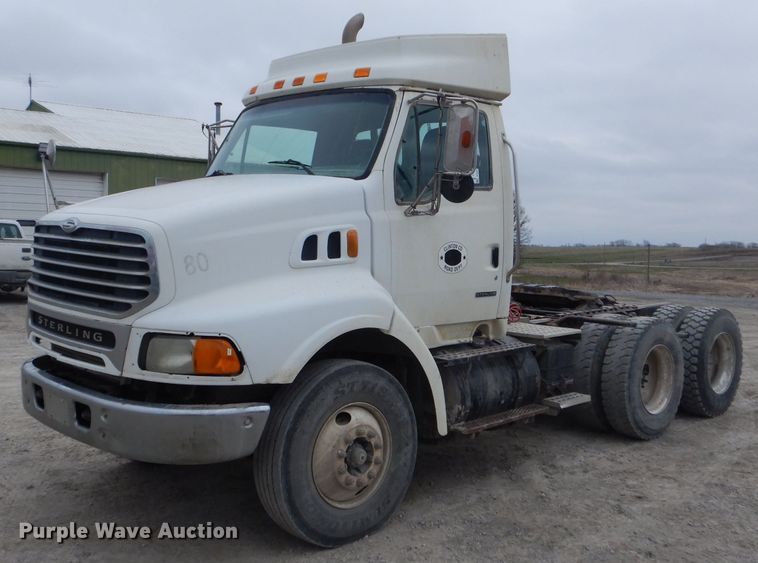 image for item DF3034 2002 Sterling AT9500 semi truck