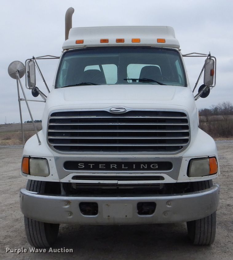 image for item DF3034 2002 Sterling AT9500 semi truck