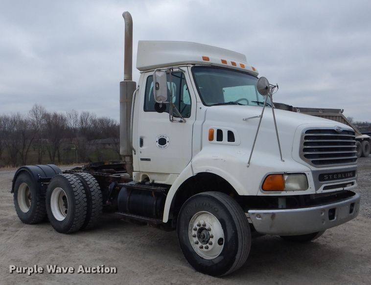 image for item DF3034 2002 Sterling AT9500 semi truck