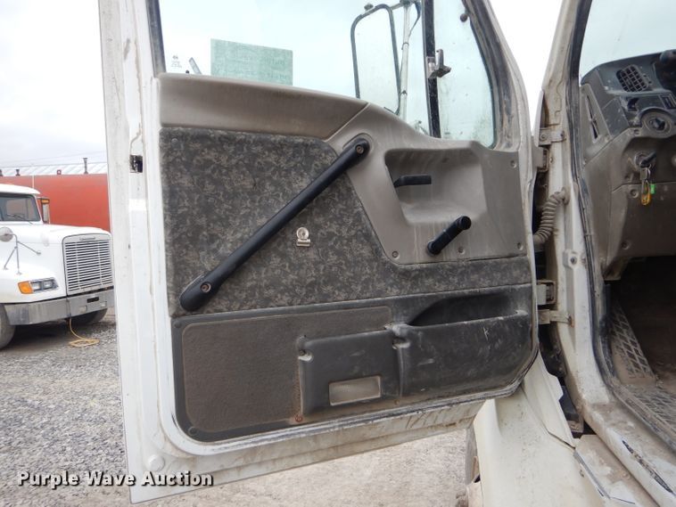 image for item DF3034 2002 Sterling AT9500 semi truck