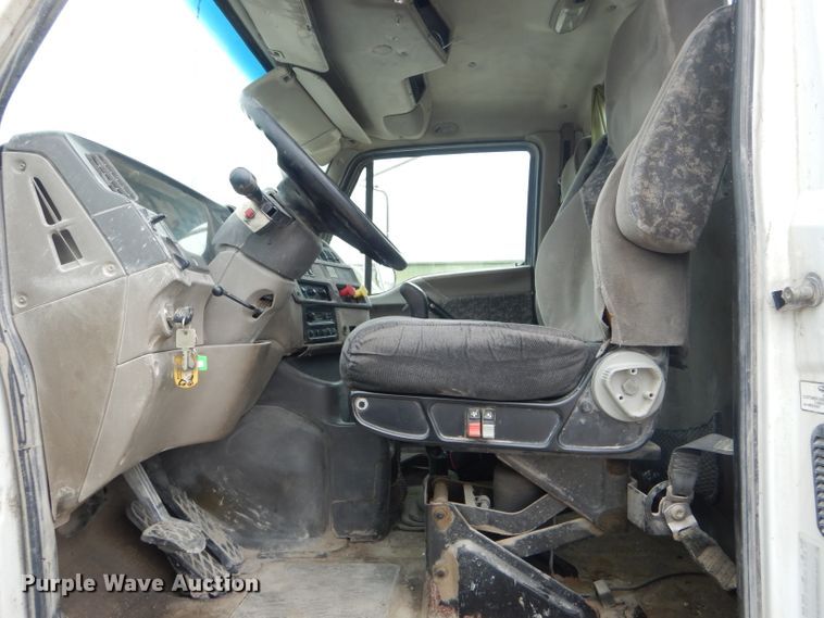 image for item DF3034 2002 Sterling AT9500 semi truck