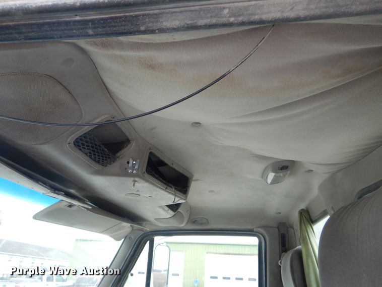 image for item DF3034 2002 Sterling AT9500 semi truck