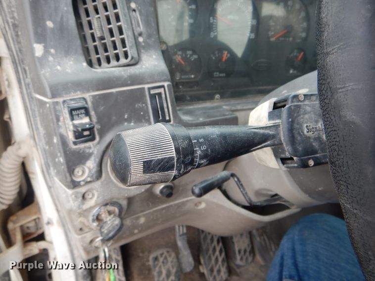 image for item DF3034 2002 Sterling AT9500 semi truck