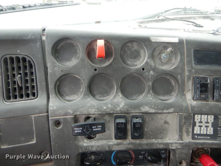 image for item DF3034 2002 Sterling AT9500 semi truck