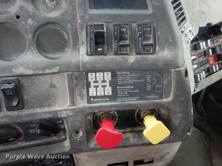 image for item DF3034 2002 Sterling AT9500 semi truck