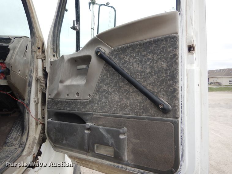 image for item DF3034 2002 Sterling AT9500 semi truck