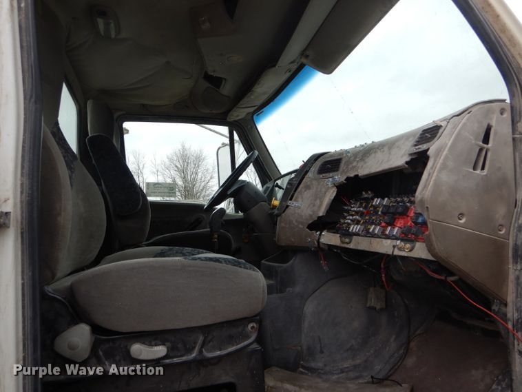 image for item DF3034 2002 Sterling AT9500 semi truck