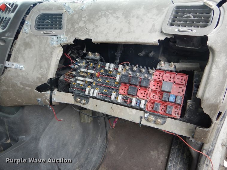 image for item DF3034 2002 Sterling AT9500 semi truck