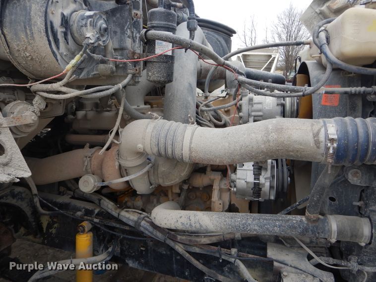 image for item DF3034 2002 Sterling AT9500 semi truck