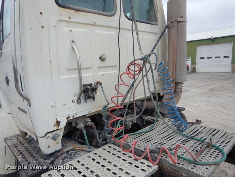 image for item DF3034 2002 Sterling AT9500 semi truck