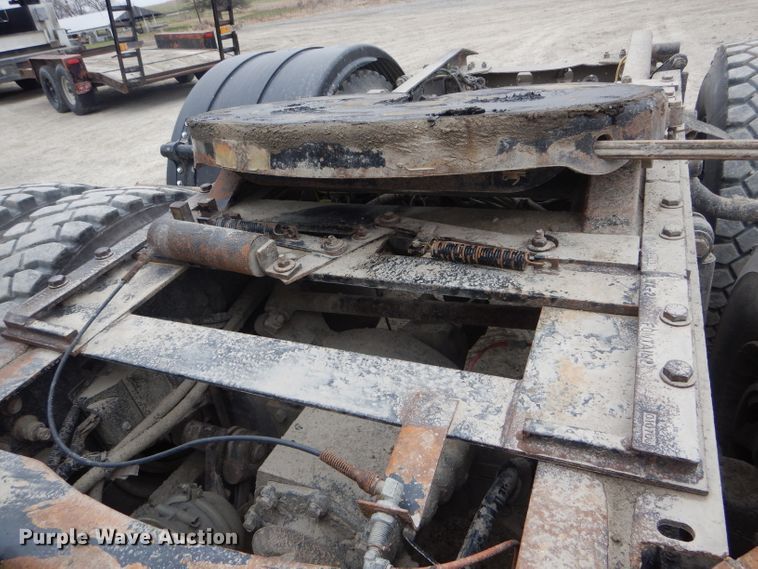 image for item DF3034 2002 Sterling AT9500 semi truck