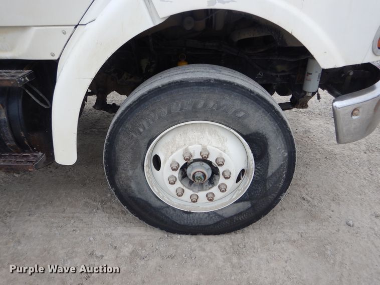 image for item DF3034 2002 Sterling AT9500 semi truck