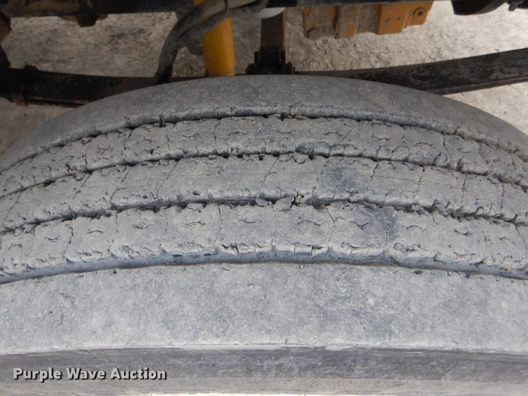 image for item DF3034 2002 Sterling AT9500 semi truck