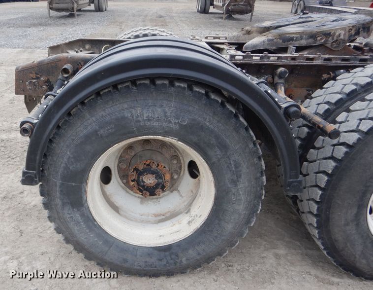 image for item DF3034 2002 Sterling AT9500 semi truck