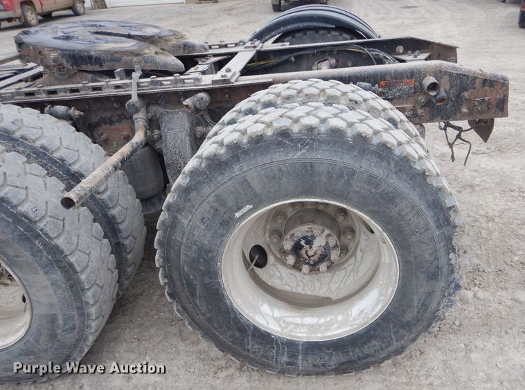 image for item DF3034 2002 Sterling AT9500 semi truck