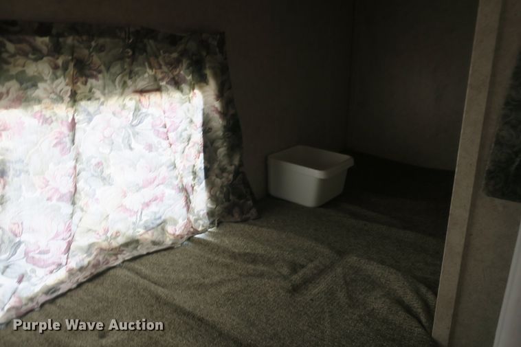 image for item DF5095 2005 Sunray Smokey camper