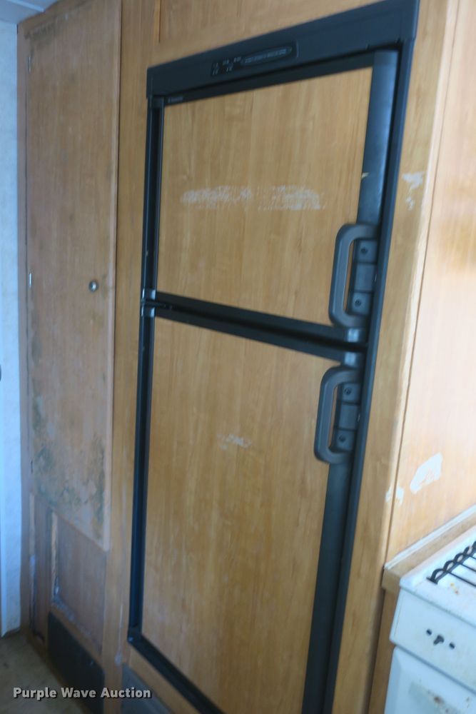 image for item DF5095 2005 Sunray Smokey camper