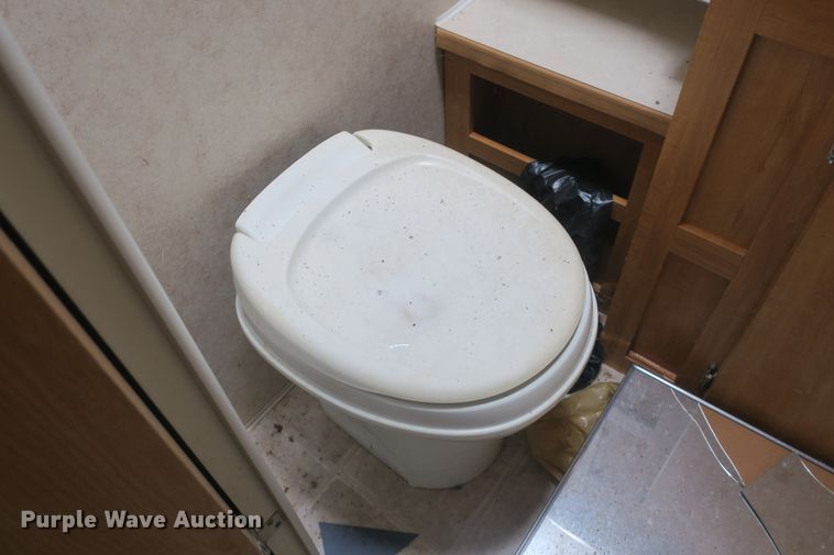 image for item DF5095 2005 Sunray Smokey camper