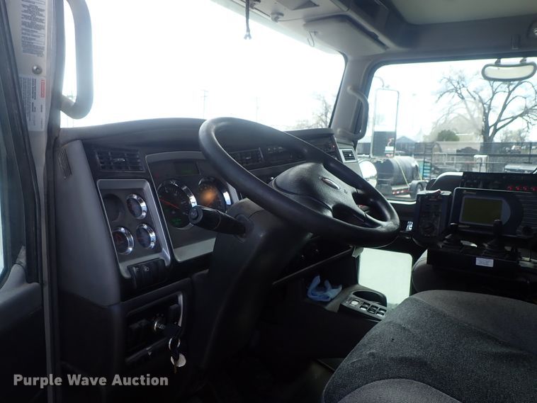 image for item DG3037 2010 Kenworth T400 dump truck