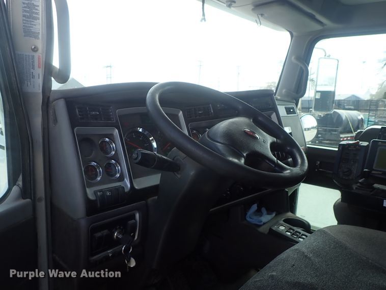 image for item DG3037 2010 Kenworth T400 dump truck