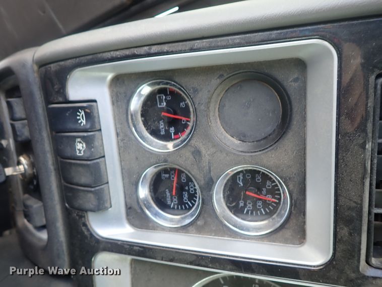 image for item DG3037 2010 Kenworth T400 dump truck