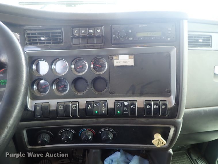 image for item DG3037 2010 Kenworth T400 dump truck