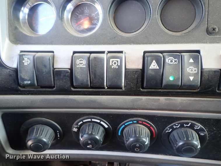 image for item DG3037 2010 Kenworth T400 dump truck