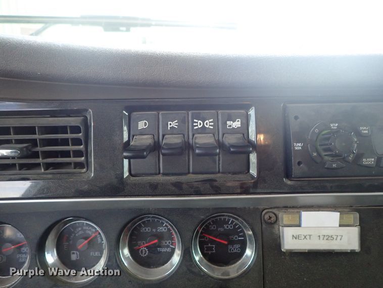 image for item DG3037 2010 Kenworth T400 dump truck