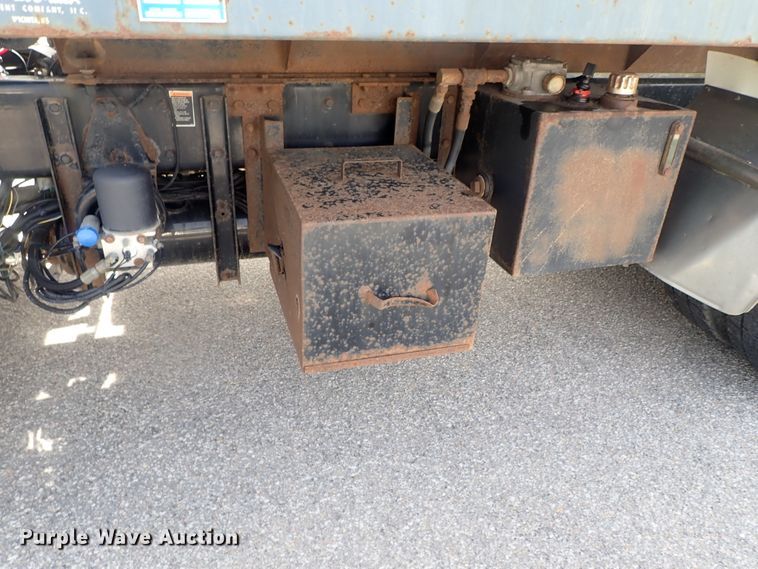 image for item DG3037 2010 Kenworth T400 dump truck