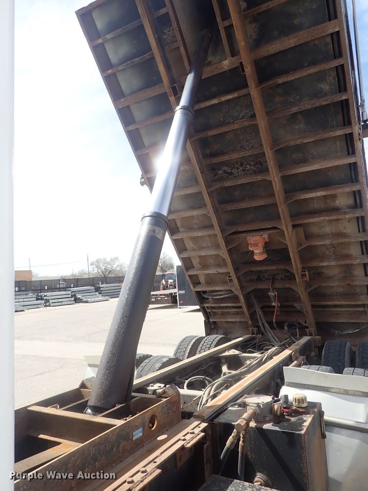 image for item DG3037 2010 Kenworth T400 dump truck