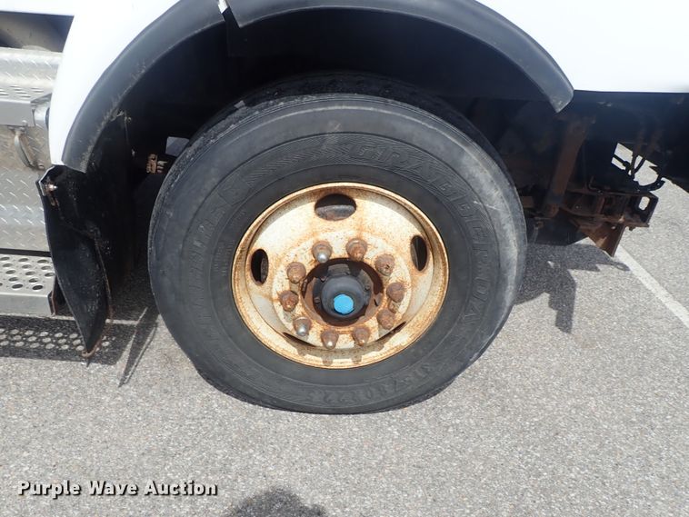 image for item DG3037 2010 Kenworth T400 dump truck