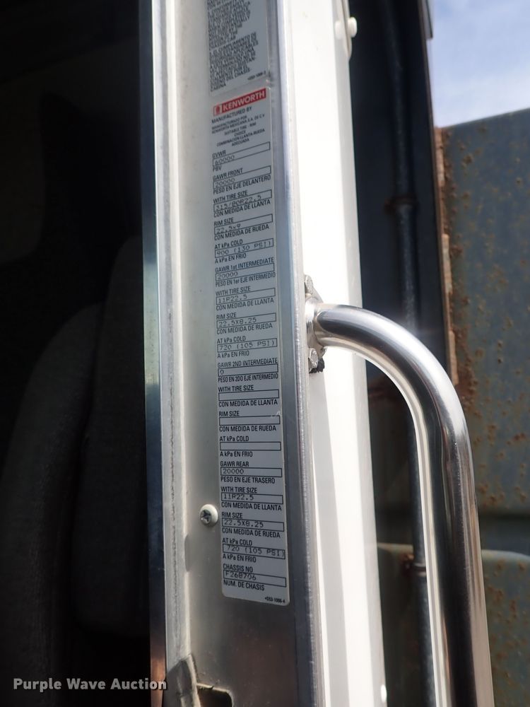 image for item DG3042 2010 Kenworth T400 dump truck