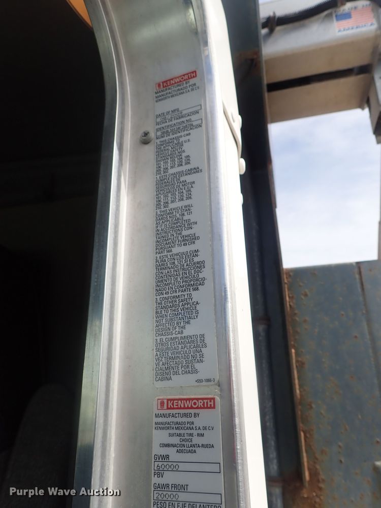 image for item DG3042 2010 Kenworth T400 dump truck