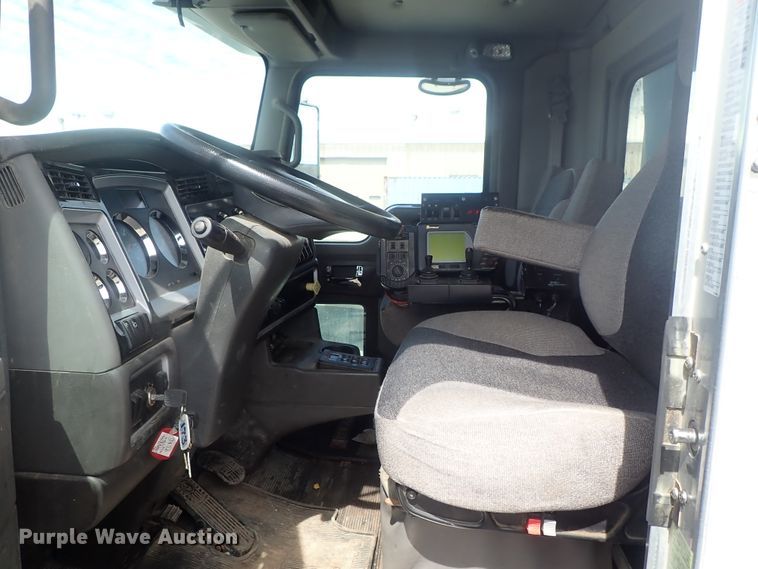 image for item DG3042 2010 Kenworth T400 dump truck